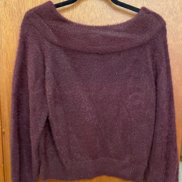H&M off the shoulder sweater - Picture 2 of 3